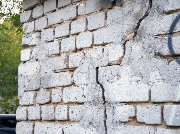 Cracked Brick Wall Repair in Woodinville
